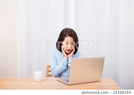 女人個人電腦圖像 女人個人電腦圖像 24399249