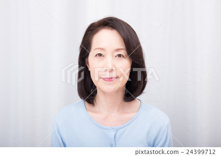 Women image Women image 24399712
