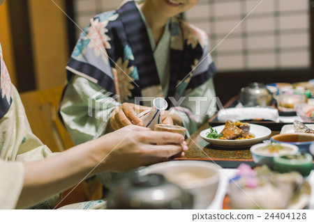 ryokan, japanese inn, couple 24404128