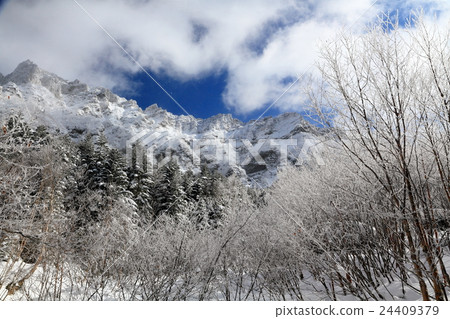 Yatsugatake山/ Yokodake看法在嚴冬 Yatsugatake山/ Yokodake看法在嚴冬 24409379