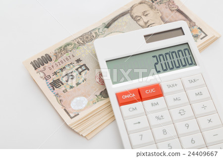 Calculator and 10,000 yen financial image Calculator and 10,000 yen financial image 24409667