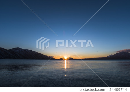 支笏湖1的日出 24409744