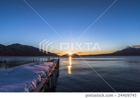 支笏湖2的日出 24409745