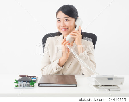 有手機的女商人 有手機的女商人 24410525