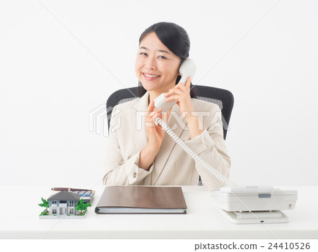 有手機的女商人 有手機的女商人 24410526