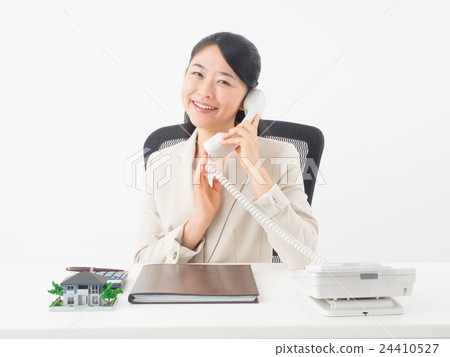 有手機的女商人 有手機的女商人 24410527