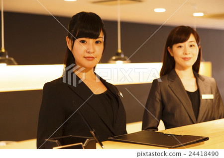 Hotel Man Concierge Hospitality酒店正面入住商務酒店商務服務 24418490