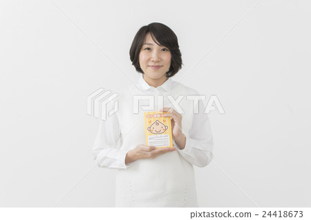 Women in early pregnancy 24418673