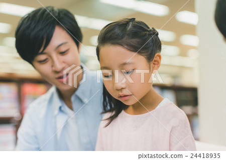 圖書館 父親 爸爸 24418935
