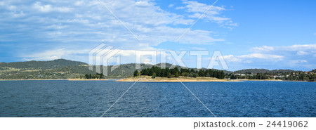 Lake Jindabyne landscape with a blue sky 24419062