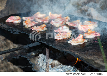 Bacon to the plate Bacon to the plate 24420066