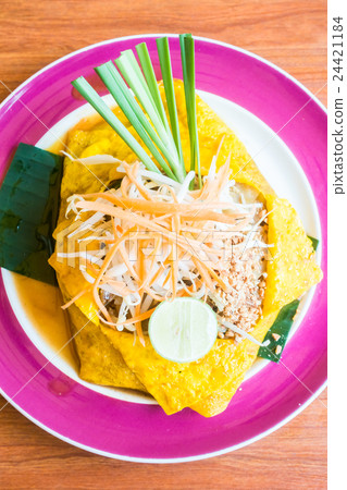 Pad thai noodles 24421184