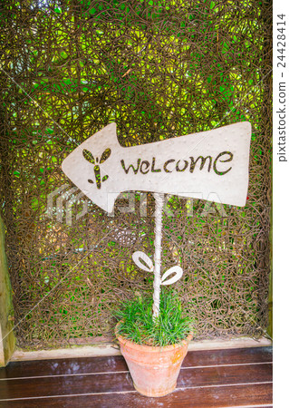 welcome sign n front of hotel . welcome sign n front of hotel . 24428414