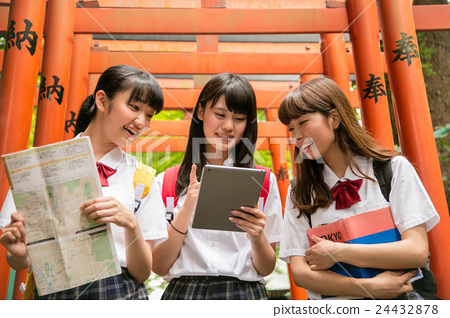 照片素材(图片): 高中女生 朋友 夥伴