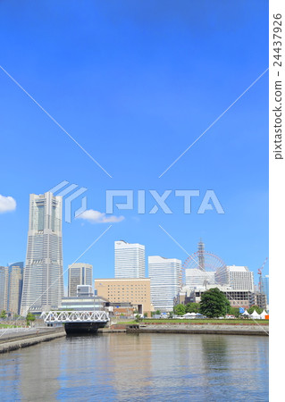 Urban landscape of Yokohama Minato Mirai 21 24437926