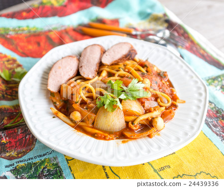 Spaghetti with pork sausage 24439336