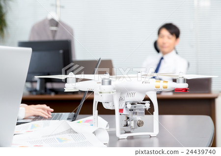 總統無人機介紹公司無人機無線電控制飛機四輪直升機 24439740