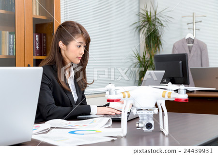 Female Employee Drone Introductory Company Unmanned Aerial Radio Controlled Aircraft Quad Cotter 24439931