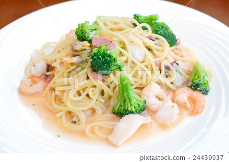 美味的海鮮和西蘭花麵食 24439937