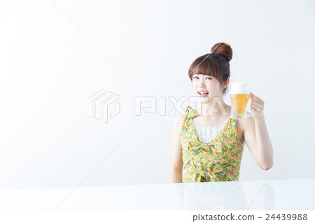 Woman drinking beer · white wall Woman drinking beer · white wall 24439988
