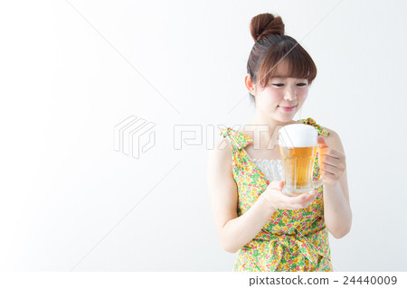 Woman drinking beer · white wall 24440009