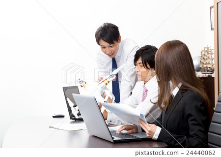 Male employee female employee drone introduction review company unmanned aerial vehicle radio control pilot aircraft quad copter 24440062