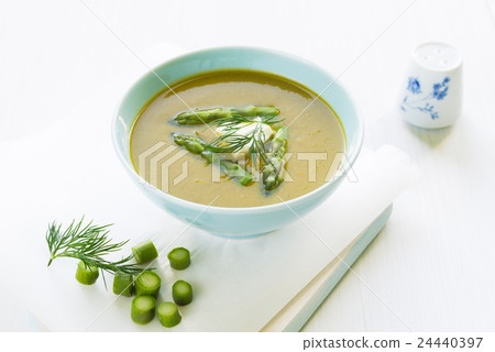 Asparagus soup with fresh cream, dill and chive 24440397