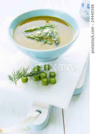 Asparagus soup with fresh cream, dill and chive 24440398