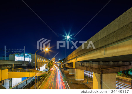 三田线西高岛台站车站的夜景 图库照片