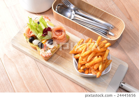 Fabrica Chair 24445656