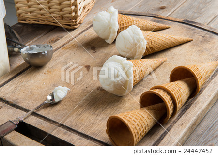 creamy vanilla ice cream creamy vanilla ice cream 24447452
