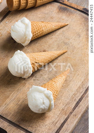 creamy vanilla ice cream creamy vanilla ice cream 24447455