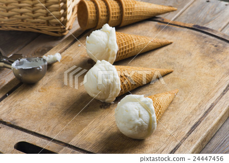 creamy vanilla ice cream creamy vanilla ice cream 24447456