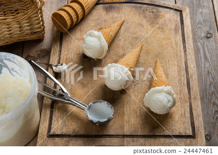 creamy vanilla ice cream creamy vanilla ice cream 24447461
