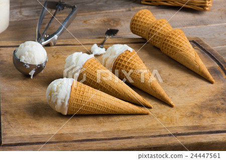 creamy vanilla ice cream creamy vanilla ice cream 24447561