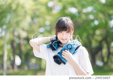 運動後的女性女士 運動後的女性女士 24453007