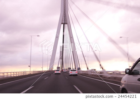 Tsurumi Tsubasabashi 24454221