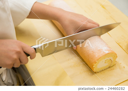 Pastry sharpening roll cake 24460282