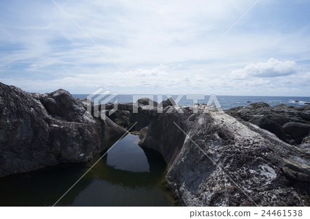 Muroto海角 - 動蕩的礁石路徑 24461538