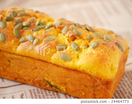 Pumpkin's cake near (horizontal position) 24464773