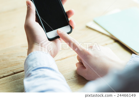 Hand to operate a smartphone (Male in twenties) 24466149