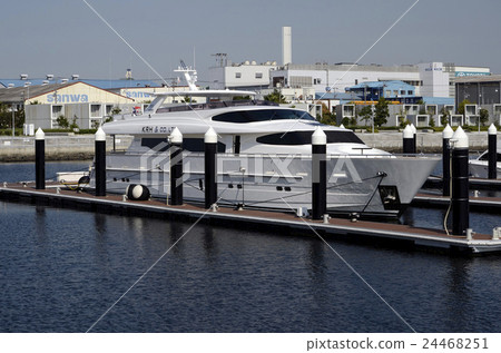 Yokohama Bayside Marina 24468251