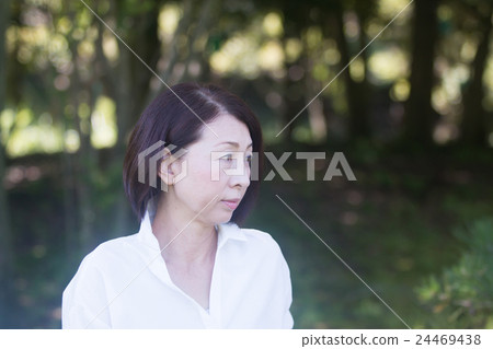 Short Bob's middle-aged woman Short Bob's middle-aged woman 24469438