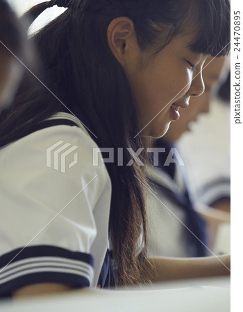School class scenery Junior high school student image 24470895