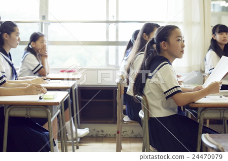 學校課堂風景初中學生形象 24470979