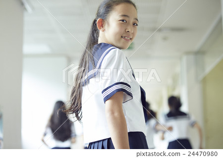 女子初中肖像 24470980