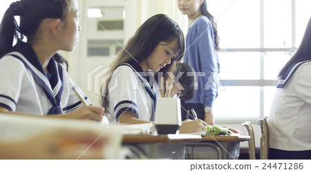 學校課堂風景初中學生形象 24471286