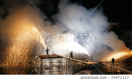 Hand fireworks 24472127