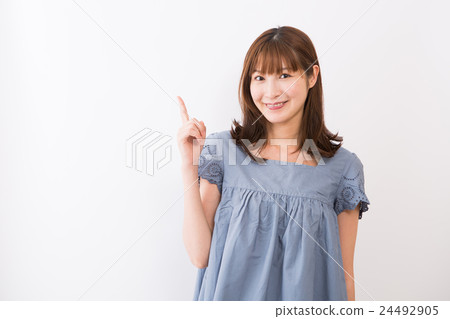 Female in her 20's portrait Female in her 20's portrait 24492905