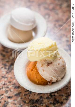 Carambola Juice & Yongfu ice cream 24495017